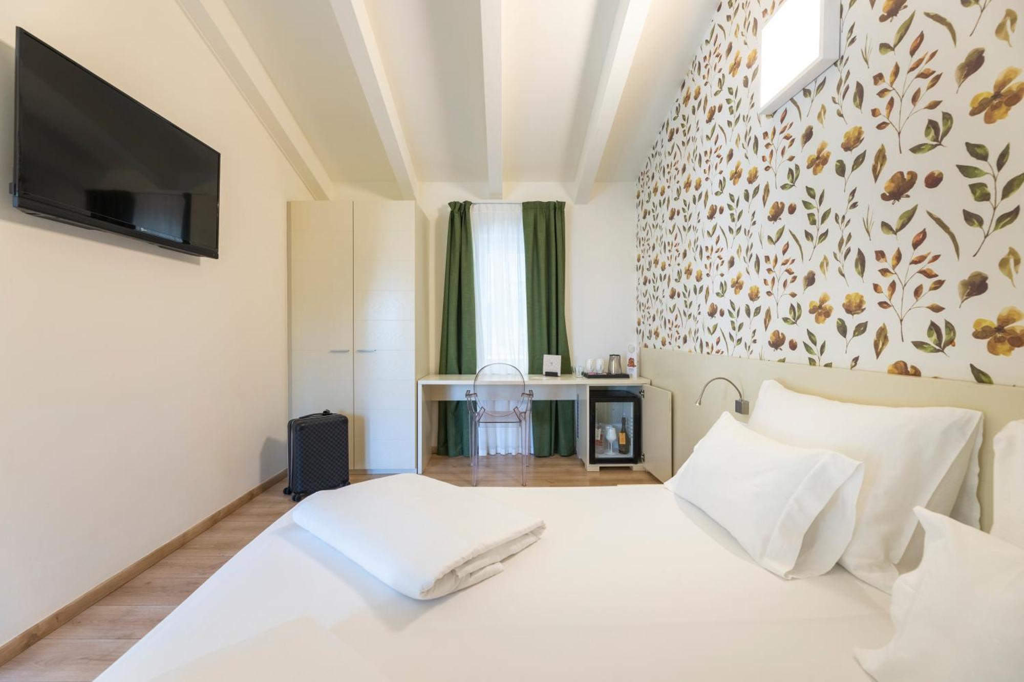 Hotel Hi Torbole - Pool & Torbole Sul Garda