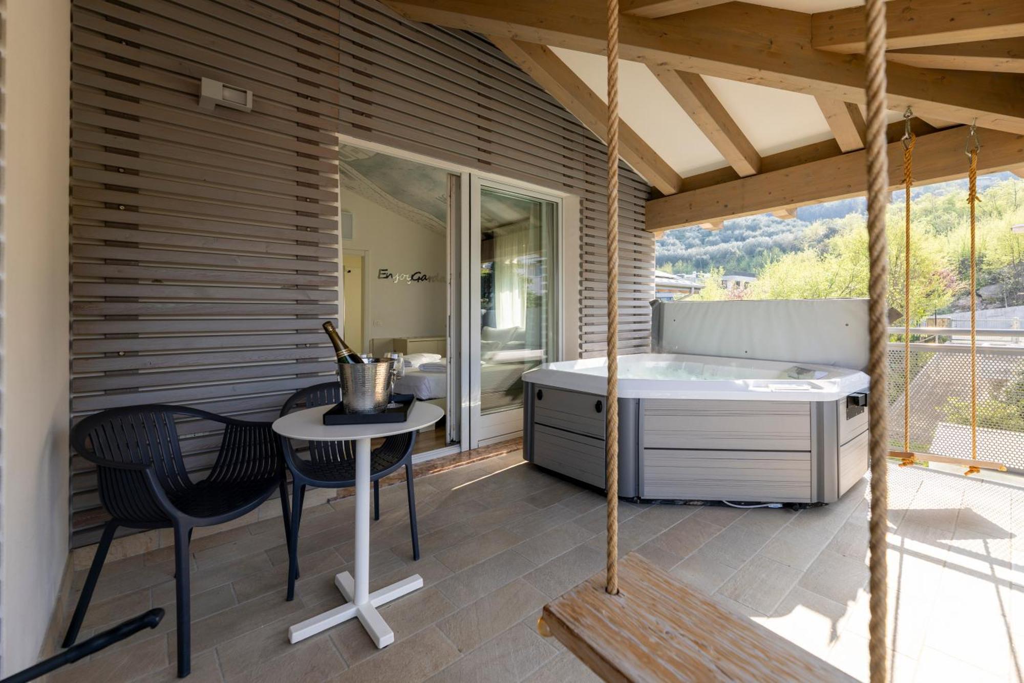Hotel Hi Torbole - Pool & 3*