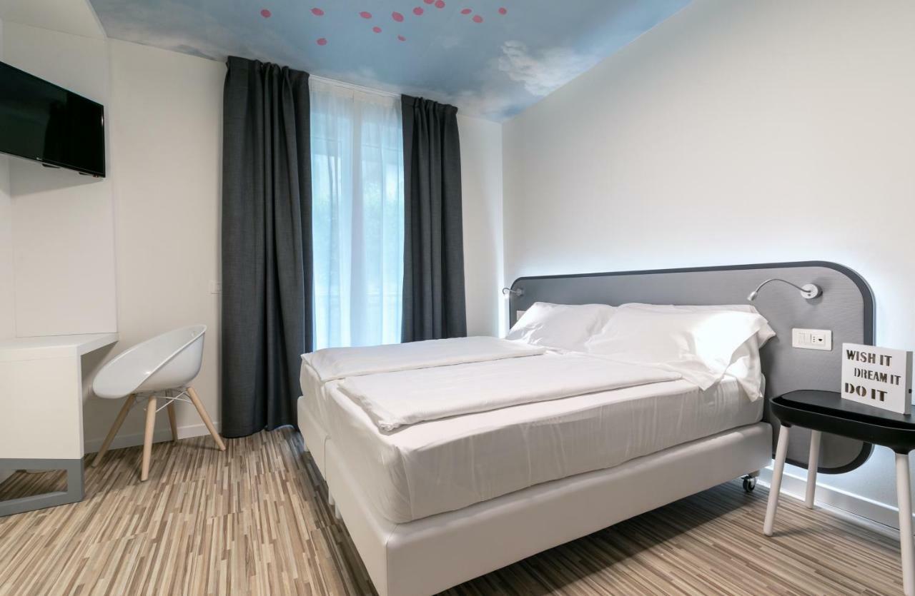Hi Torbole - Pool & Hotel
