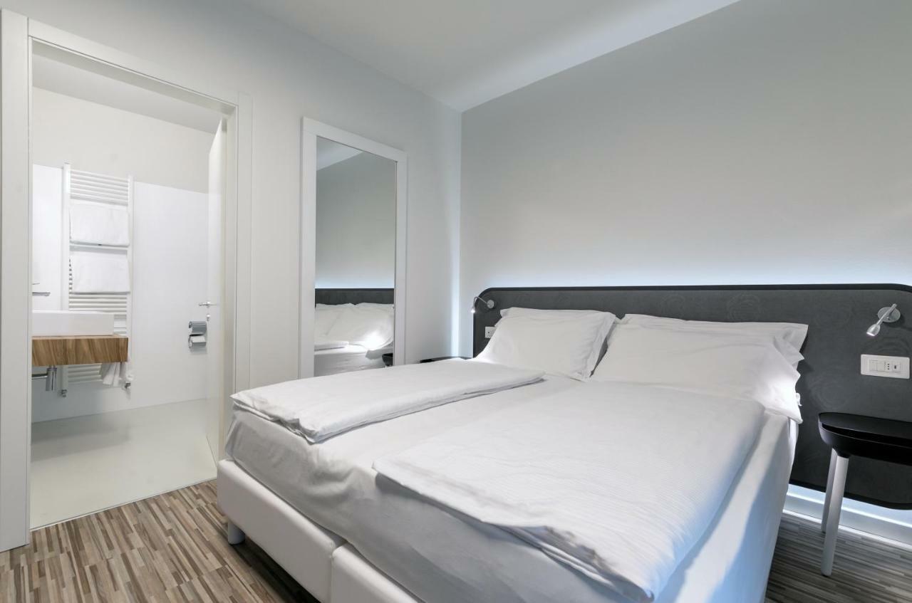 Hotel Hi Hotels Torbole - Pool & Spa