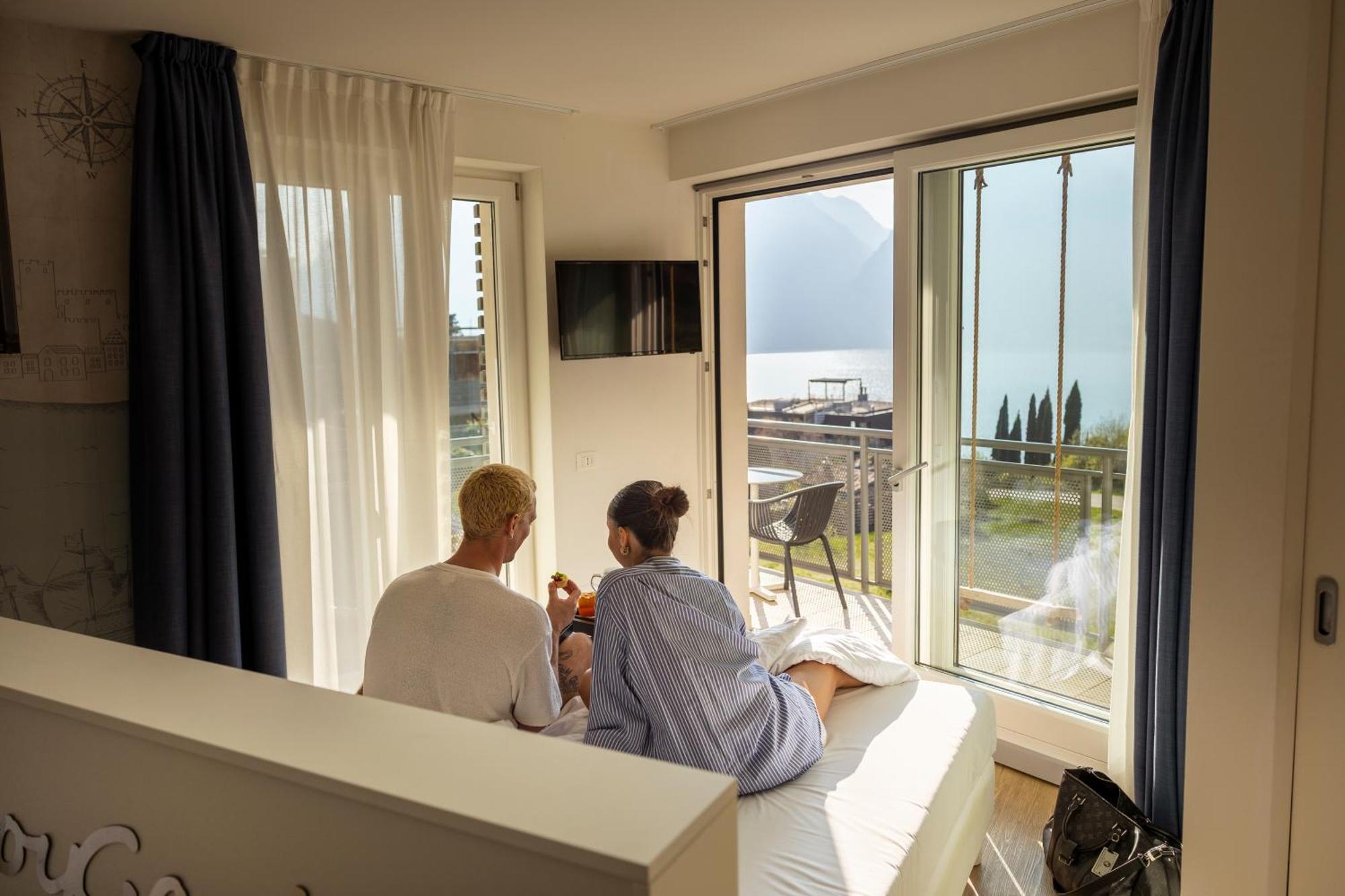 Hotel Hi Torbole - Pool &
