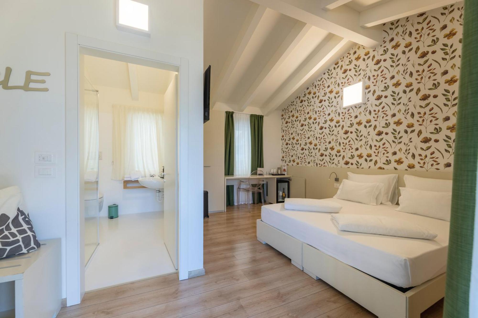 Hi Torbole - Pool & Hotel