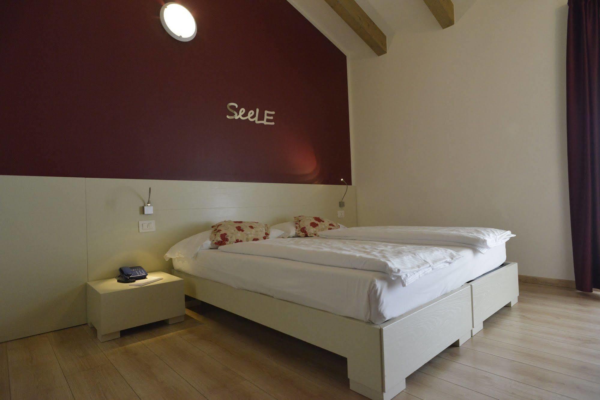 Hi Torbole - Pool & Hotel